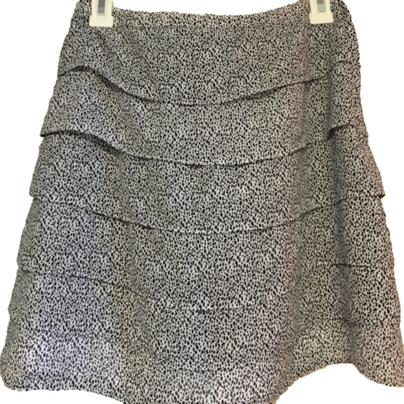 H&M Dresses & Skirts - H&M skirt, adorable black and white. Small dots speckled professional size 8